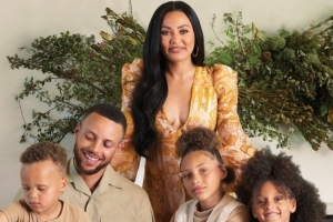 半岛体育官方网站-库嫂谈老公成名后的烦恼：都说我长得不好看 粉丝们有时很刻薄