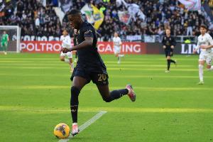 半岛体育官网-斯基拉：尤文仍想留住穆阿尼，并正在努力与巴黎达成协议延长租期