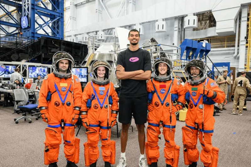 半岛体育APP-尝试联系母星？文班亚马造访休斯顿约翰逊航天中心