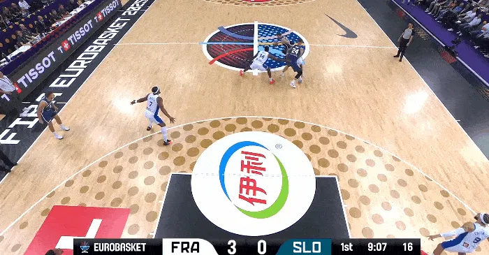 半岛体育官方网站-东契奇高位被夹击后出球被抢断，开局1分钟已出现2次失误