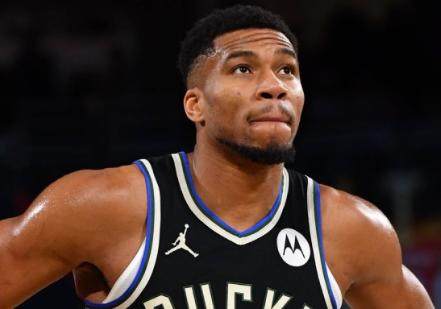 不主动、不拒绝、不负责！字母哥逼雄鹿当分手罪人