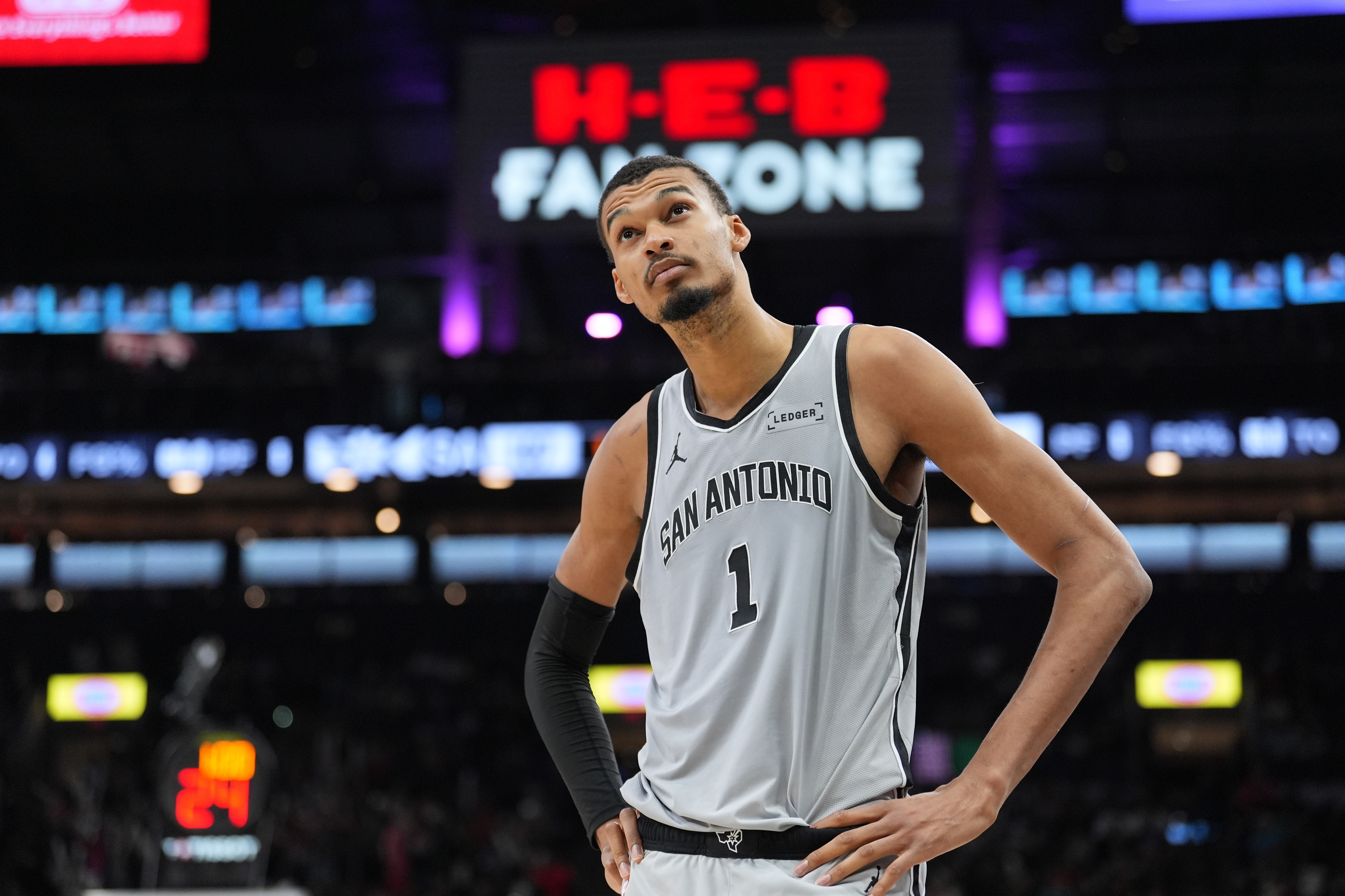 马刺2月以来16胜1负 进攻效率第1&amp;防守效率第2 7人当过单场得分王