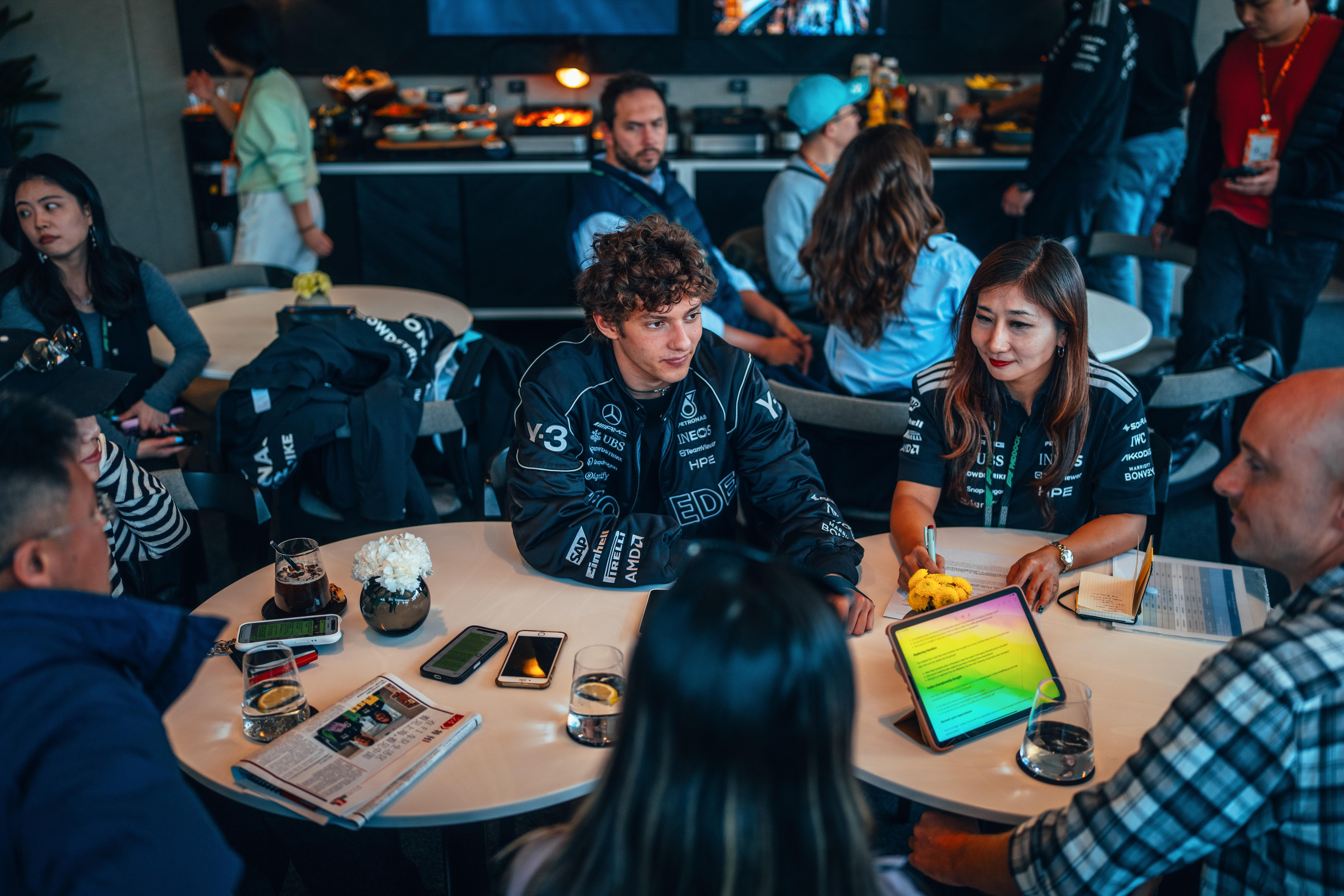 半岛体育APP-专访F1分站冠军基米·安东内利：19岁银箭新核，以速度承启奔驰140年性能征途